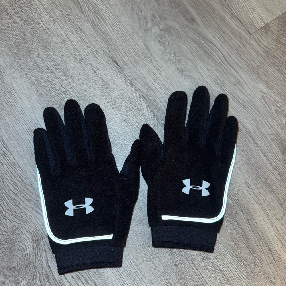 Women’s under armour gloves